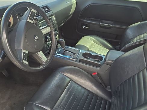 Used 2010 Dodge Challenger R/T RWD image 3