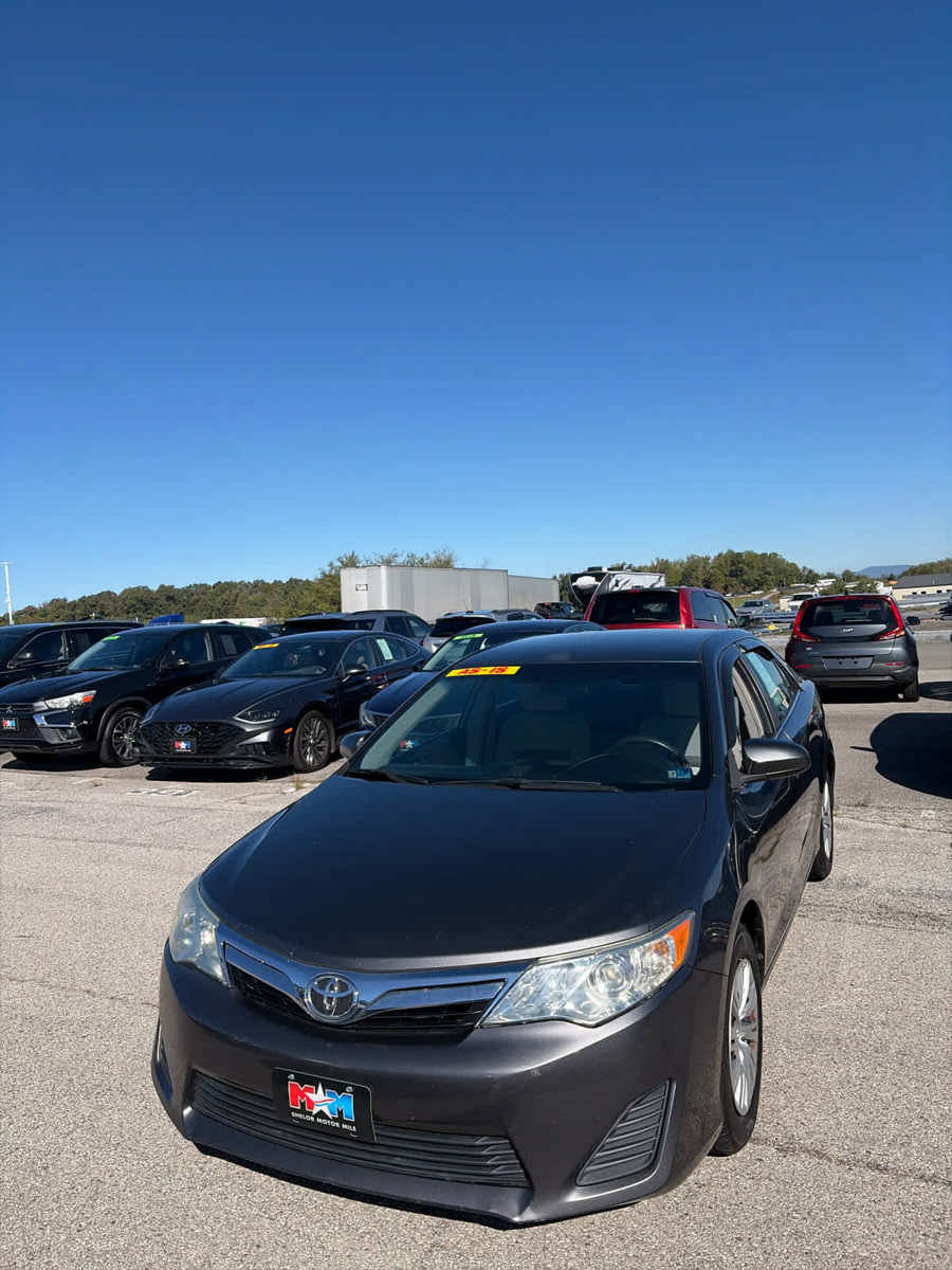 Used 2014 Toyota Camry LE FWD image 10