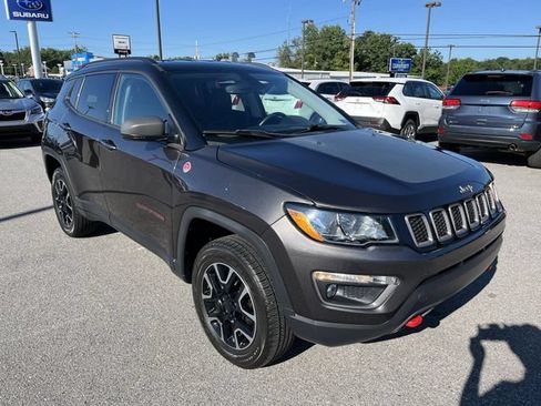 Used 2018 Jeep Compass Trailhawk w/ Cold Weather Group AWD/4WD image 10