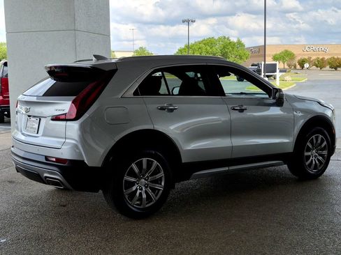 Used 2021 Cadillac XT4 Premium Luxury w/ Cold Weather Package FWD image 5