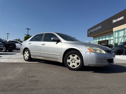 Used 2005 Honda Accord LX image 2