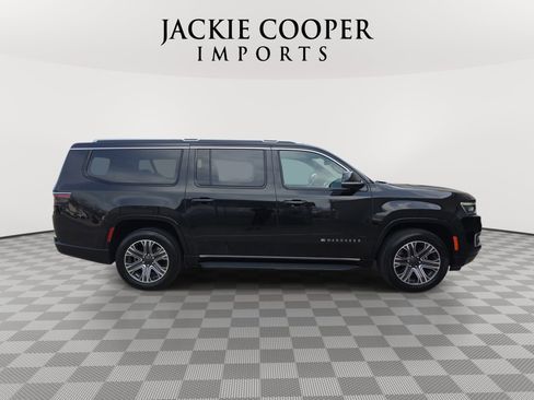 Used 2024 Jeep Wagoneer L Series II RWD image 4