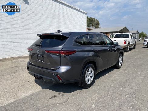 Used 2020 Toyota Highlander LE image 2
