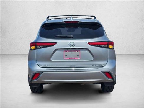 Used 2022 Toyota Highlander Platinum image 5
