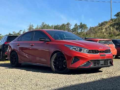 Used 2022 Kia Forte GT-Line w/ GT-Line Premium Package FWD image 2