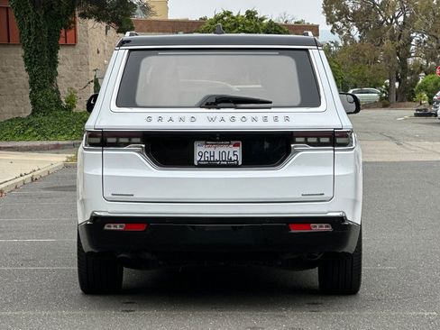 Used 2023 Jeep Grand Wagoneer Series III w/ HD Trailer Tow Package AWD/4WD image 4