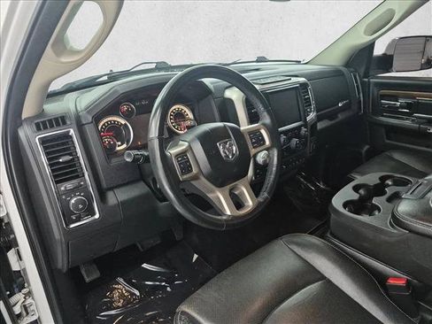 Used 2017 RAM 1500 Laramie AWD/4WD image 10