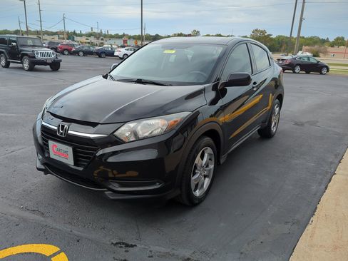 Used 2018 Honda HR-V LX image 4