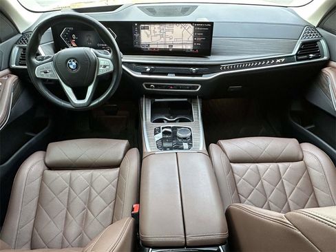 Used 2023 BMW X7 xDrive40i w/ Parking Assistance Package image 13