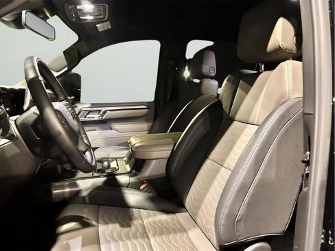 Used 2025 Chevrolet Silverado 2500 ZR2 image 4