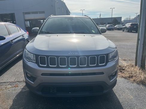 Used 2020 Jeep Compass Latitude image 2