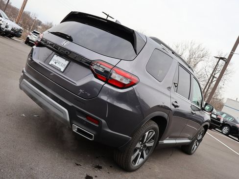 Certified 2025 Honda Pilot Elite image 7