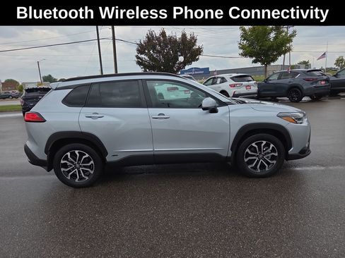 Used 2023 Toyota Corolla Cross SE image 8