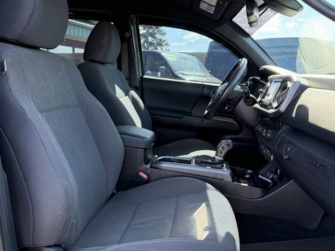 Used 2018 Toyota Tacoma TRD Sport image 31