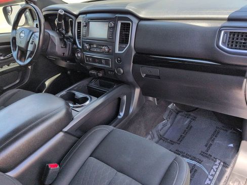 Used 2019 Nissan Titan SV w/ SV Convenience Package RWD image 18