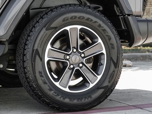 Used 2023 Jeep Wrangler Unlimited Sahara w/ LED Lighting Group AWD/4WD image 69