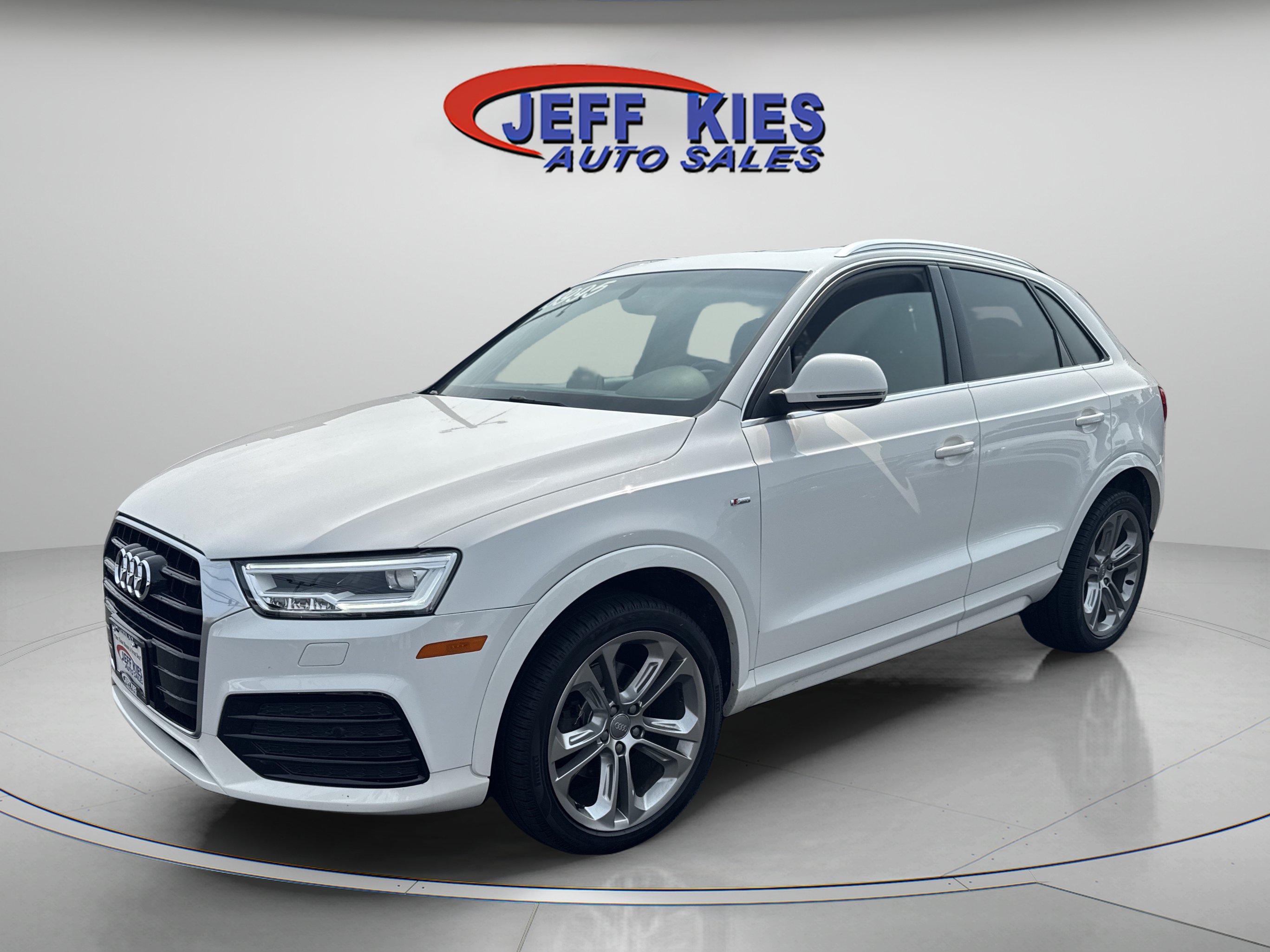 Used 2018 Audi Q3 2.0T Premium Plus w/ Premium Plus Package AWD/4WD image 1