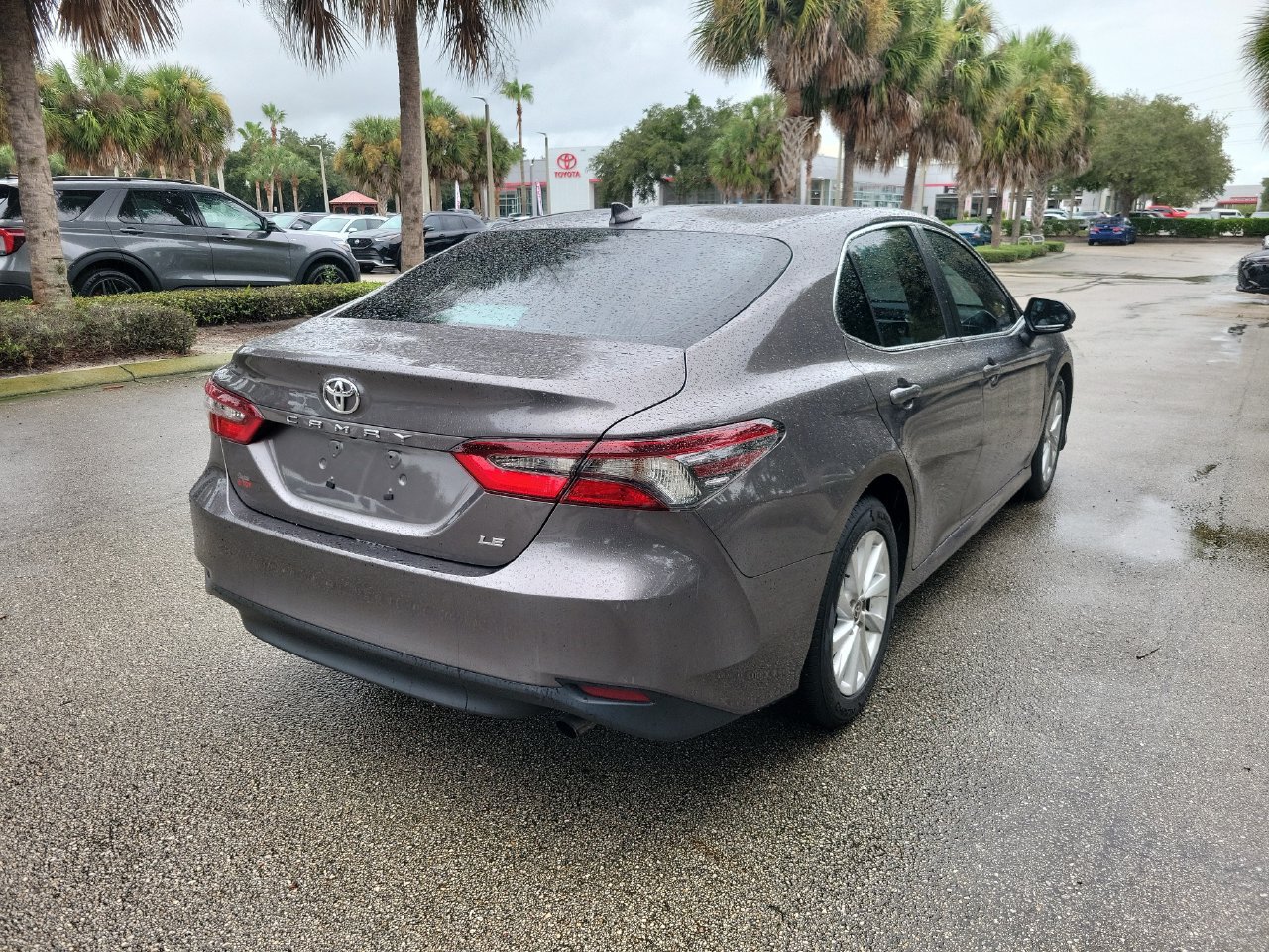 Used 2023 Toyota Camry LE FWD image 3