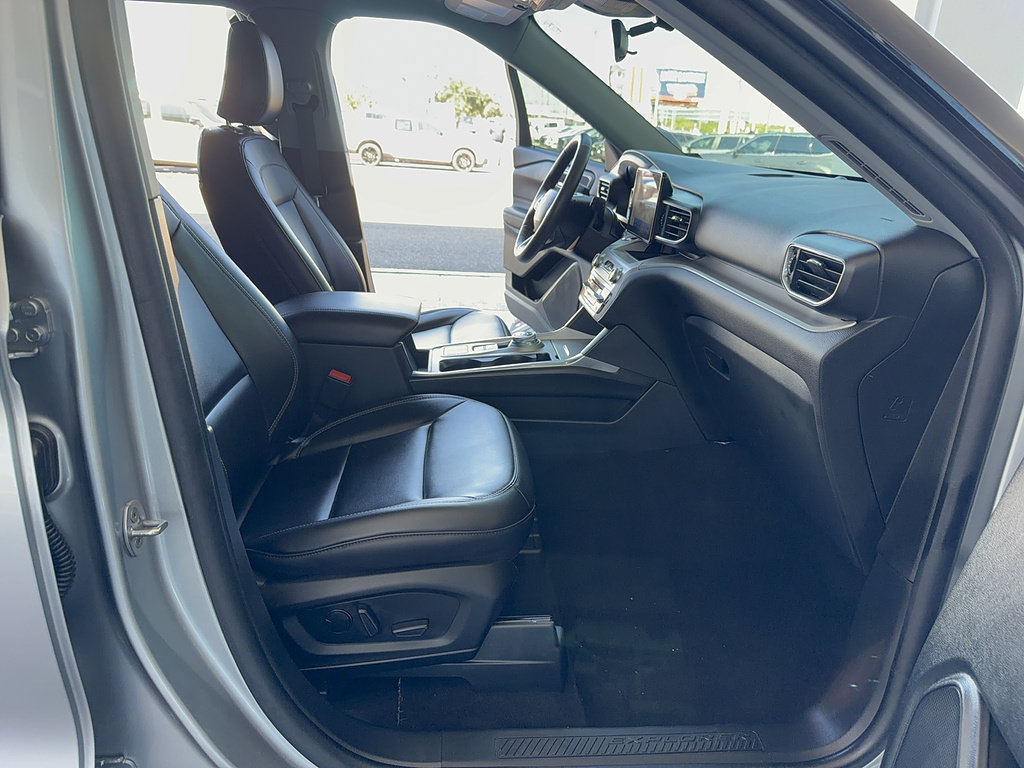 Certified 2023 Ford Explorer XLT w/ Equipment Group 202A RWD image 14