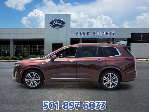 Used 2022 Cadillac XT6 Premium Luxury FWD image 2