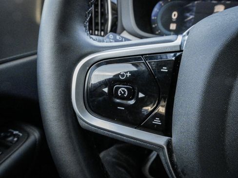 Used 2025 Volvo XC60 B5 Plus image 19