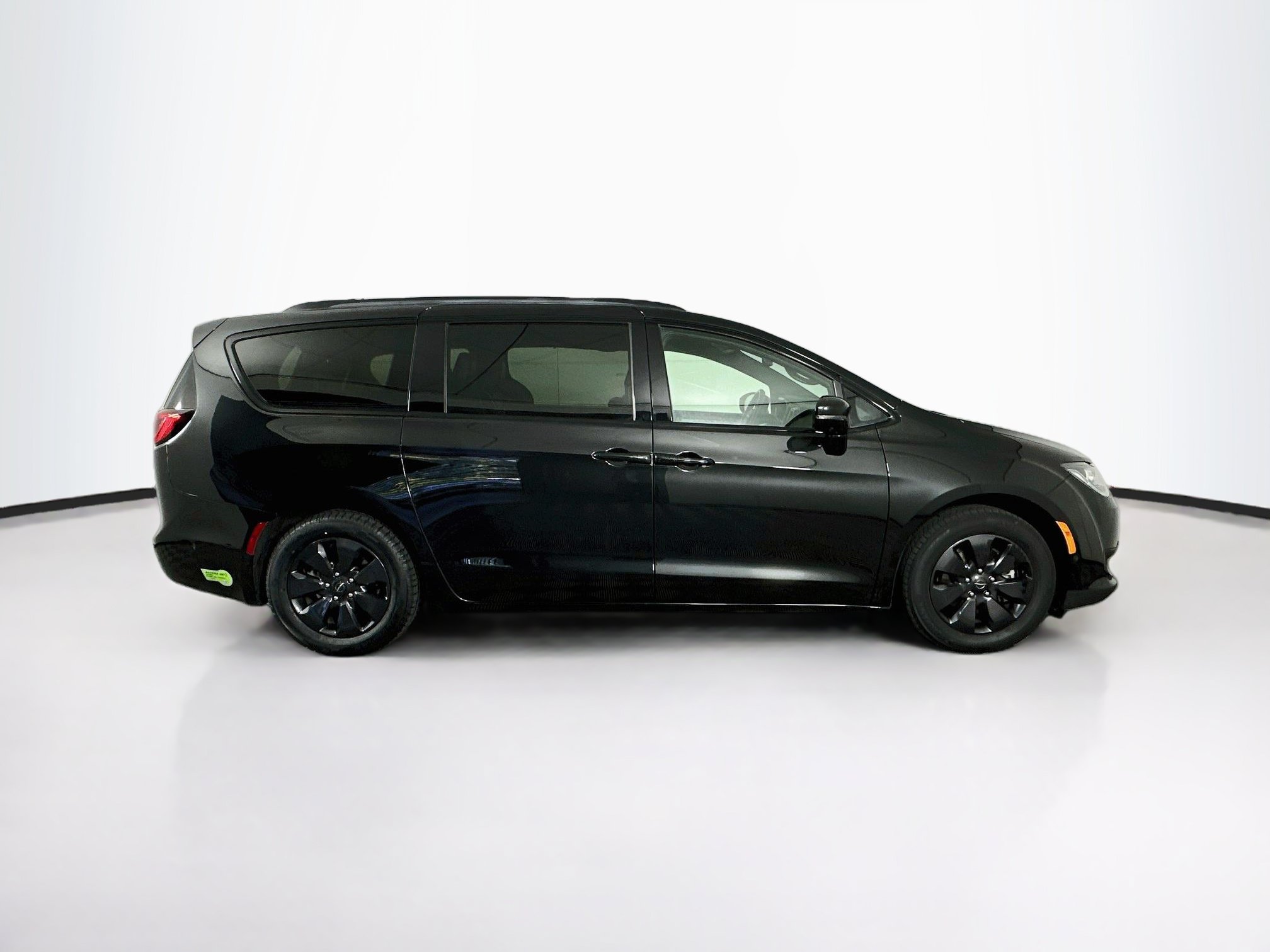 Used 2020 Chrysler Pacifica Limited w/ Advanced Safetytec Group FWD image 10