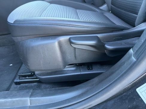 Used 2025 Chevrolet Trax LT w/ LT Convenience Package image 31