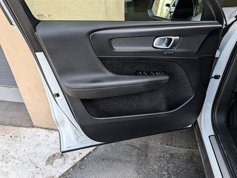 Used 2019 Volvo XC40 T5 R-Design AWD/4WD image 18