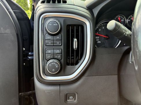 Used 2020 Chevrolet Silverado 1500 RST AWD/4WD image 27