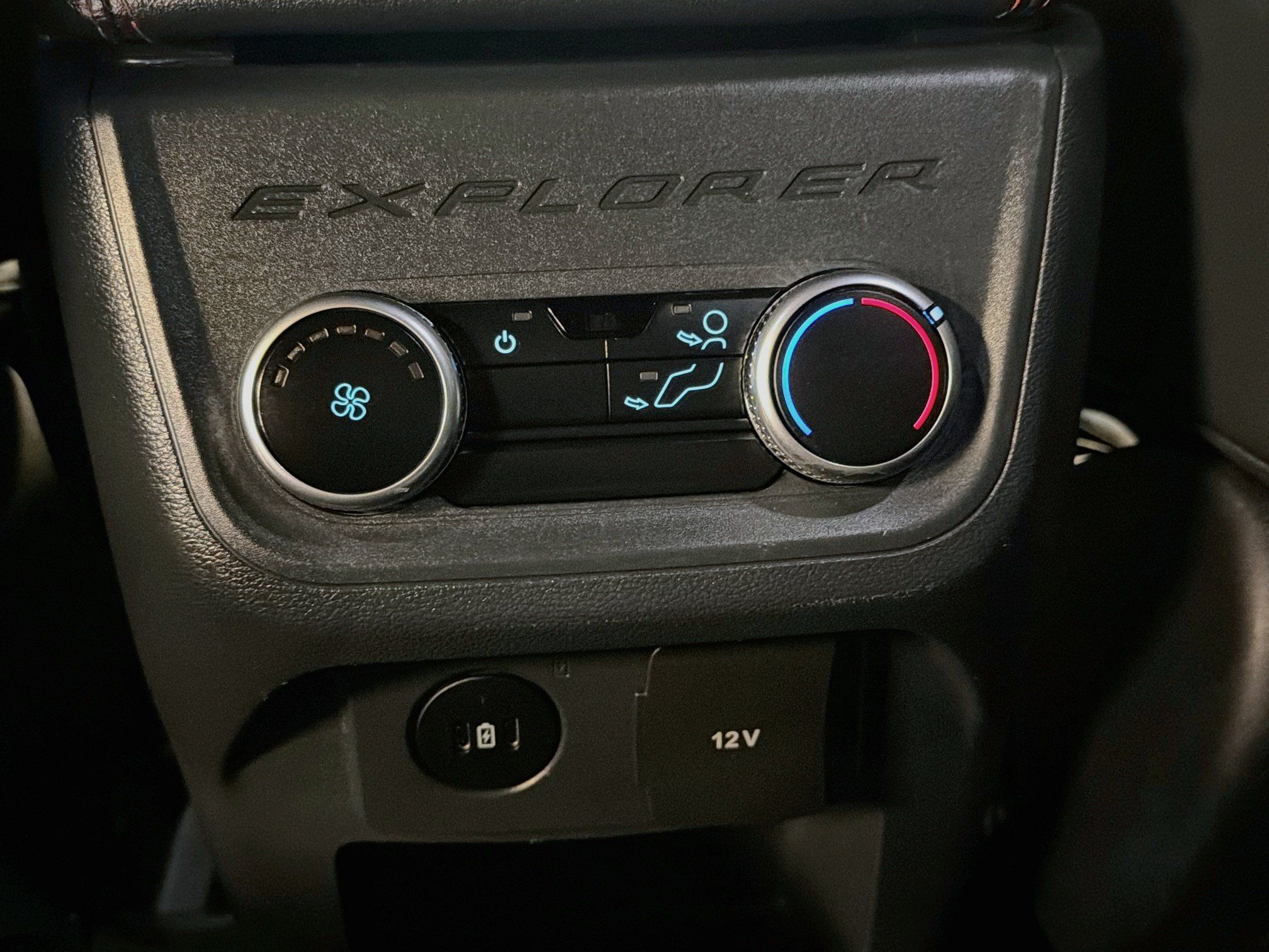 Used 2025 Ford Explorer ST-Line w/ ST-Line Street Pack AWD/4WD image 28