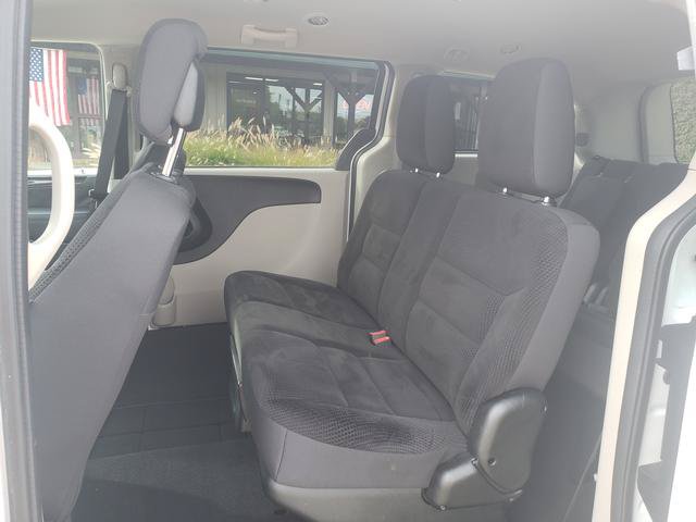 Used 2018 Dodge Grand Caravan SE w/ UConnect Hands-Free Group FWD image 12