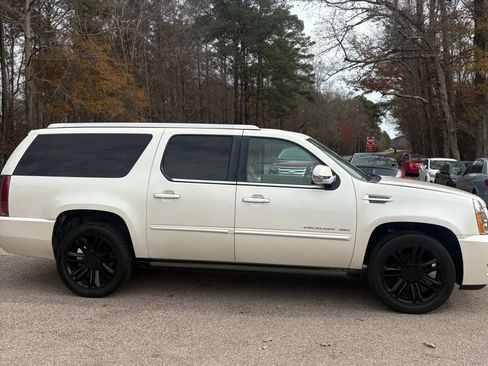 Used 2013 Cadillac Escalade ESV Premium image 6