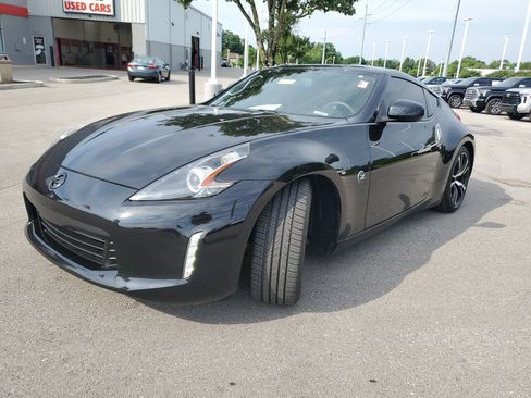 Used 2019 Nissan 370Z Touring Sport RWD image 2