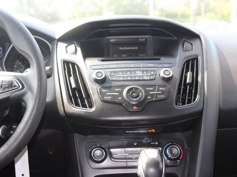 Used 2015 Ford Focus SE image 8