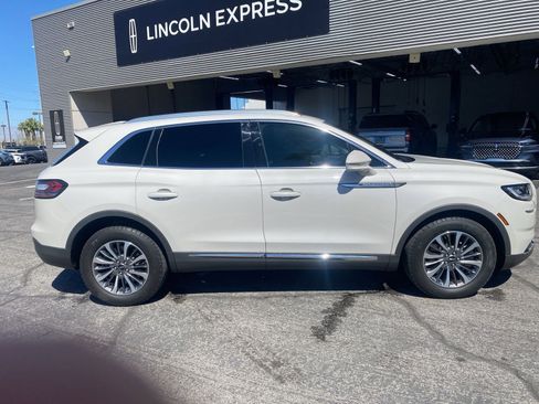 Used 2022 Lincoln Nautilus AWD w/ Premium Package image 4