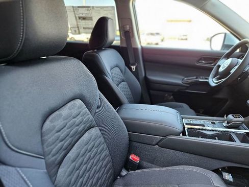 New 2025 Nissan Pathfinder SV image 11