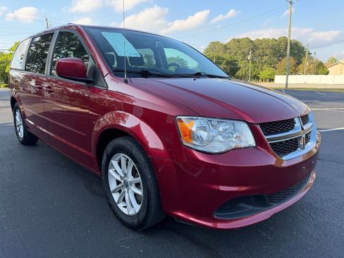Used 2016 Dodge Grand Caravan SXT w/ UConnect Hands-Free Group FWD image 4