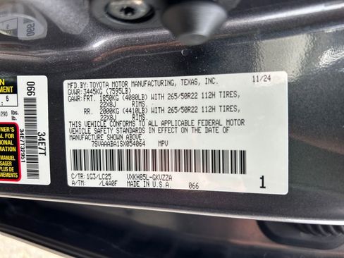 Used 2025 Toyota Sequoia Capstone image 34