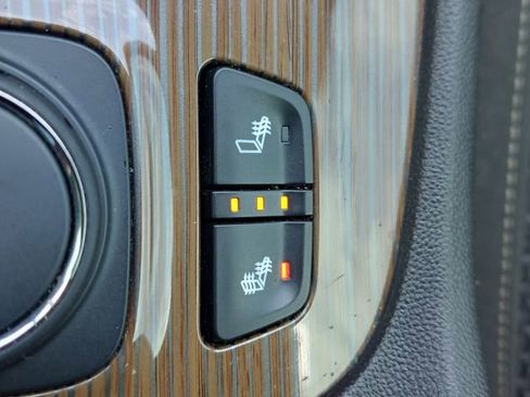 Used 2023 GMC Acadia SLE w/ Driver Convenience Package FWD image 28