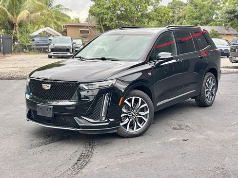 Used 2021 Cadillac XT6 Sport w/ Platinum Package AWD/4WD image 3