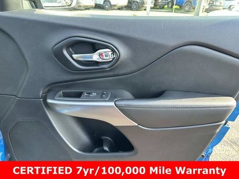Certified 2022 Jeep Cherokee Limited AWD/4WD image 9