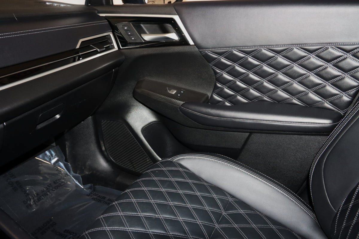 Used 2024 Mitsubishi Outlander 4WD Plug-In Hybrid image 51