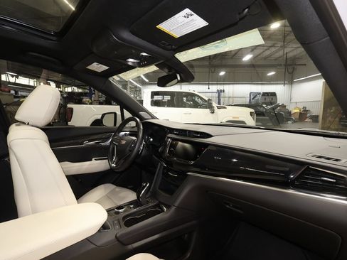 Used 2024 Cadillac XT6 Sport w/ LPO, Floor Liner Package AWD/4WD image 28