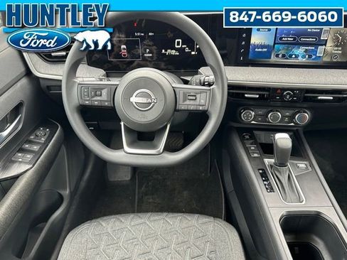 Used 2025 Nissan Kicks SV FWD image 13