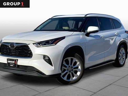 Used 2023 Toyota Highlander Limited image 1