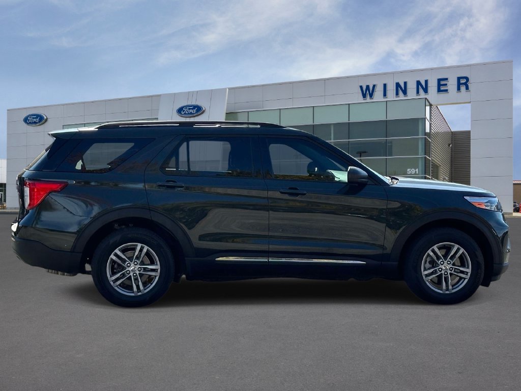 Used 2024 Ford Explorer XLT AWD/4WD image 3
