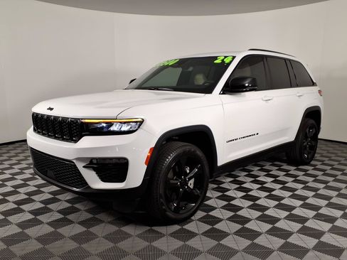 Used 2024 Jeep Grand Cherokee Limited w/ Black Appearance Package AWD/4WD image 1