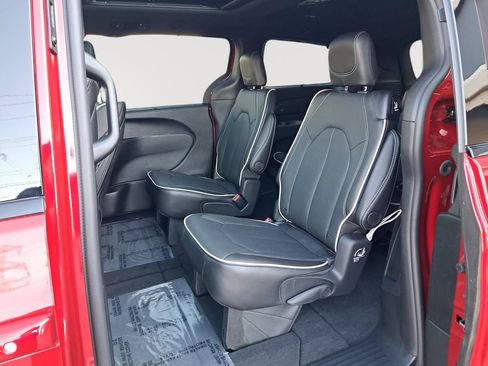 New 2026 Chrysler Pacifica Limited w/ Uconnect Theater Family Group image 13