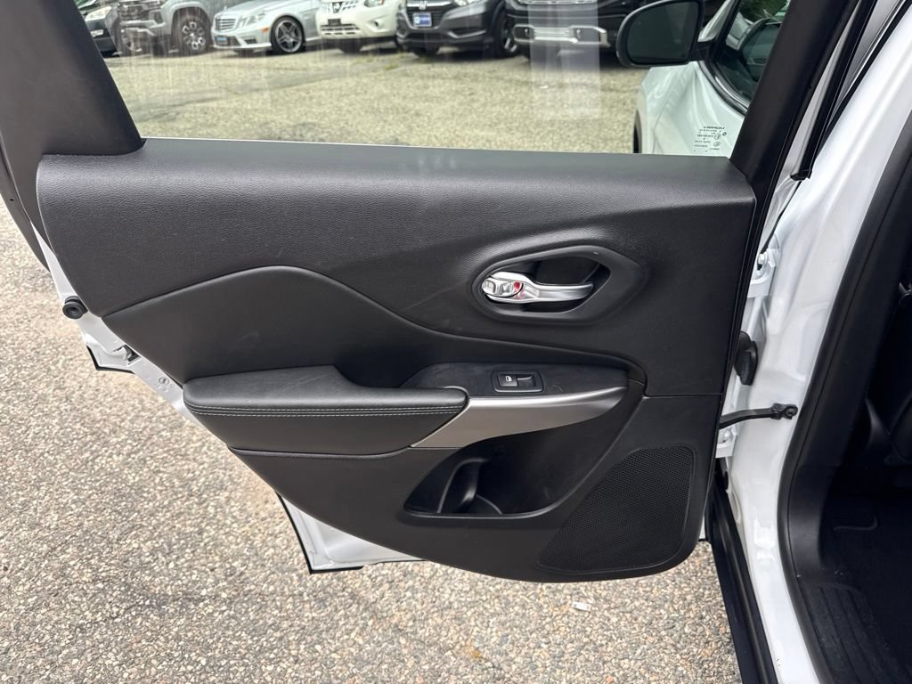 Used 2021 Jeep Cherokee Latitude Lux AWD/4WD image 18