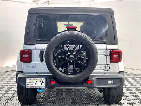 Used 2022 Jeep Wrangler Unlimited Sahara AWD/4WD image 3